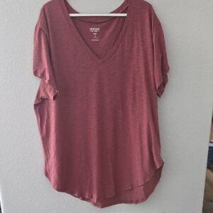Universal Thread Short Sleeve V-Neck Top in Maroon